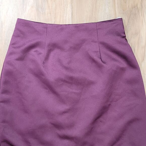 🔹️David's Bridal Plum Satin Skirt Size 4 - Picture 3 of 9